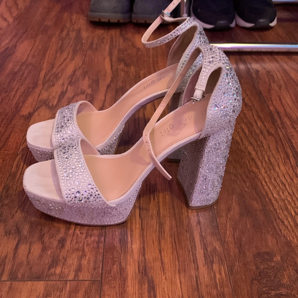 Madden Girl Sparkly Heels
Worn Once
Great Condition
